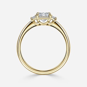 Anillo de Compromiso con Diamante Cultivado en Laboratorio, Corte Esmeralda, 2CT, Engaste de Tres Piedras, Oro de 14K - Product Image 6