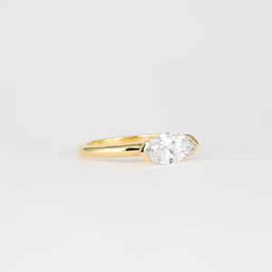 Anillo de Boda Minimalista con Diamante Solitario de Corte Marquesa de 1.70 CT, Plata 925 Chapada en Oro, Certificado GRA, Engaste de Tres Puntas - Product Image 6