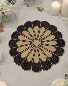 Sets de table élégants en polyester/coton écologiques, brodés de fleurs tricotées à la main, pour la décoration de table à manger, 14 pouces - Product Image 3