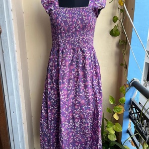 Vestido Indio de Algodón Estampado a Mano, 100% Algodón, Vestido Largo con Cuello Cuadrado y Bordado Floral - Product Image 1