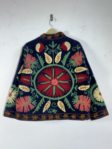 Chaqueta Suzani de Terciopelo Azul Marino • Abrigo Floral Bordado Estilo Boho • Prenda Hecha a Mano para Festivales • Estilo Étnico Bohemio Colorido - Product Image 5