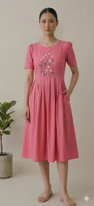 Vestido Midi Rosa con Corte en A, Bordado Floral, Manga Corta, Corte Regular, Estilo Casual para Uso Diario, Estilo Primavera para Mujer - Product Image 4