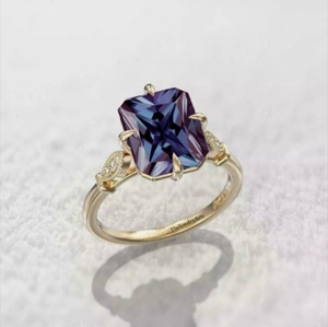 Bague Alexandrite de laboratoire, Bague à pierre changeante de couleur, Coupe émeraude, Pierre de naissance de juin, Bague plaquée or, Bague de fiançailles faite à la main - Product Image 3