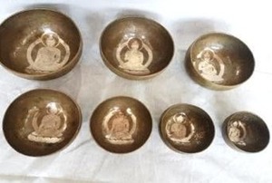 Cuenco tibetano hecho a mano para limpieza de chakras, equilibrio, curación, terapias de vibración sonora, venta al por mayor a precio económico. - Product Image 3