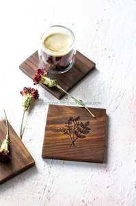Posavasos de madera de Acacia Natural para interiores, Juego de 4 posavasos de hierro negro, hecho a mano - Product Image 4