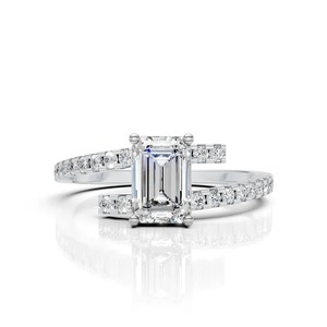Anillo de Moissanita en Plata 925, Joyería Fina para Hombre, Diseño Audaz con Corte Brillante Redondo, Ideal para Fiestas - Product Image 2