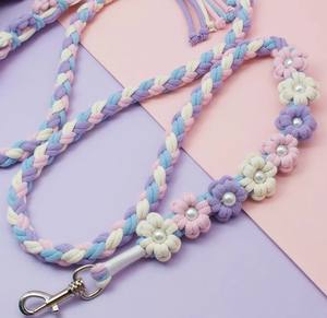 Correa para Perro Hecha a Mano con Diseño Floral – Correa Trenzada de Algodón para Cachorros, Correa Estética con Flores, Suave y Resistente para Mascotas - Product Image 1