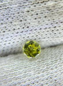 Pierre précieuse sphène naturelle de 4 mm, couleur changeante, taille ronde facettée. - Product Image 3