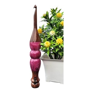 Crochet ergonomique en résine et bois de qualité supérieure avec poignée perlée, prise en main douce, outil artisanal fait main pour le tricot et les projets de bricolage - Product Image 6