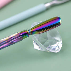 Pousse-cuticules professionnel en acier inoxydable de qualité supérieure, cuillère à cuticules, nettoyeur d'ongles, pousse-cuticules noir et blanc avec logo - Product Image 2