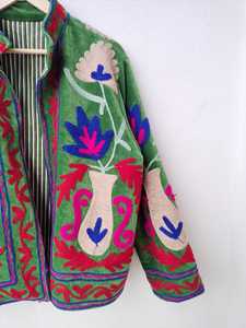 Collection exclusive, veste en velours Suzani faite à la main, design vase à fleurs brodé, tenue de festival pour femmes, veste courte, blazer d'hiver - Product Image 4