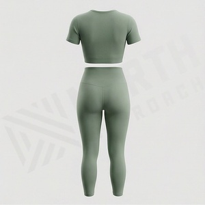 Ensemble de yoga deux pièces à manches courtes avec soutien-gorge intégré pour femme, tenue de sport et d'exercice, vêtements de fitness et athlétiques, avec logo personnalisé - Product Image 2