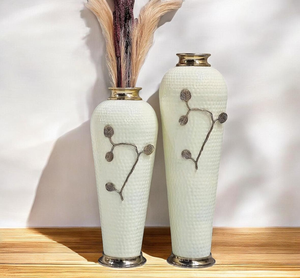 Vase de sol de luxe moderne en métal martelé blanc, fer et aluminium, avec motif feuille d'or, fait main, de haute qualité, résistant à la rouille, en laiton, pour mariage - Product Image 6