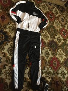 Ensemble de survêtement pour homme 2 pièces en molleton épais personnalisé, comprenant un sweat à capuche court zippé à passepoil cousu et un pantalon de survêtement ample, décontracté et respirant - Product Image 2