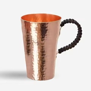 Mug en cuivre fait main, dernier design, avec une poignée unique - Product Image 2