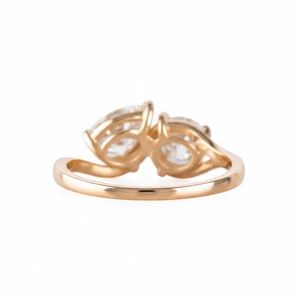 Anillo Toi Et Moi con Diamante Cultivado en Laboratorio de Corte Pera y Redondo de 0.85ct, Oro Amarillo de 14K, Anillo de Dos Piedras, Anillo de Compromiso, Banda Curva en Forma de Ola - Product Image 5