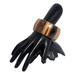 Brazaletes Artesanales de Madera, Resina y Latón, Colección de Brazaletes Modernos con Diseño Geométrico - Product Image 3