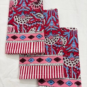 Serviettes carrées en coton vintage 100 % faites à la main, lavées à la pierre, bio et durables, 16x16 pouces, pour mariages et fêtes rustiques - Product Image 1