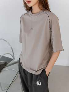 เสื้อยืดโอเวอร์ไซส์สีพื้นสำหรับผู้หญิง ทรงหลวม ไหล่ตก ผ้าคอตตอนหนา สีน้ำตาลอมเทา เย็บตะเข็บตัดกัน เสื้อยืดฤดูร้อน - Product Image 6
