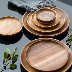 Plato de Madera de Acacia Hecho a Mano para Servir y Comer al Estilo Rústico – Plato de Madera Natural para Decoración de Cocina y Uso Diario en el Hogar - Product Image 1