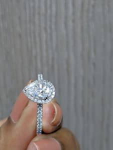 Anillo de compromiso y boda con halo de oro blanco macizo de 10k/14k/18k y diamante de laboratorio con corte de pera de 1 quilate para mujer - Product Image 5