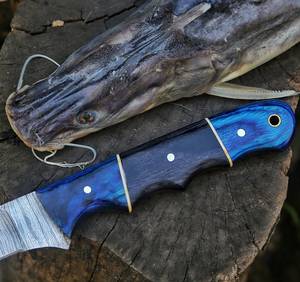 Couteau à filet en acier damas forgé à la main de 12 pouces |   Couteau de chasse personnalisé avec manche en bois de Pakka, embouts en laiton et étui - Product Image 2