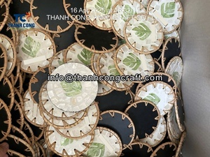 Meilleure vente classique écologique dauphin mère perle sous-verre ensemble fait à la main Vietnam tissé rotin bord en gros accessoire de Table - Product Image 5