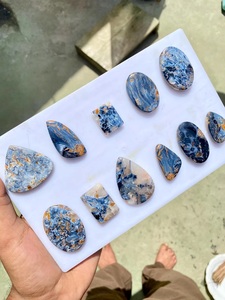 พลอยธรรมชาติสีน้ำเงินและสีทอง พีเทอร์ไซต์ คริสตัลบำบัดเรกิ สำหรับการสร้างสรรค์ โยคะ การเติบโตทางธุรกิจ - Product Image 1