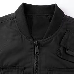 Veste cargo minimaliste pour homme avec logo personnalisé – Vêtement d'extérieur utilitaire au design épuré avec plusieurs poches - Product Image 2