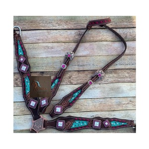 Ensemble de têtière et de collier de poitrail pour cheval en cuir marron, avec incrustation turquoise et conchos en cristal rose, style western - Product Image 1