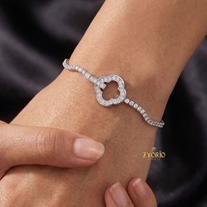สร้อยข้อมือรูปดอกโคลเวอร์ประดับเพชรซิคอนหรูหรา สีเงิน ทองคำขาว สำหรับผู้หญิง งานแต่งงาน - Product Image 4