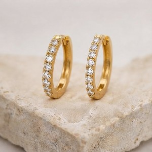 Clásicos Pendientes de Aro Geométricos de Oro Amarillo de 18K con Corte Brillante Redondo y Engaste de Canal de Diamantes Cultivados en Laboratorio, Modernos para Uso Diario Femenino - Product Image 3