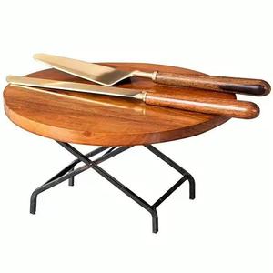 Support à gâteau rond en bois avec ensemble de couteaux en laiton, fait main, 3 pièces - Product Image 1