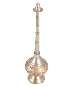 Aspersor de agua bendita de plata con incrustaciones intrincadas para la adoración en iglesias y templos. Disponible a precios de mayorista - Product Image 2