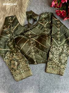Collection de blouses en soie fantaisie lourde avec broderie dorée et manches 3/4, achat en ligne, Inde, vente en gros - Product Image 4