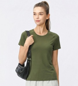 เสื้อยืดคอกลมสีขาวล้วนสำหรับผู้หญิง แขนสั้น ทรงปกติ แห้งเร็ว โพลีเอสเตอร์ เสื้อลำลองฤดูร้อน ผ้าทอจีบ - Product Image 5