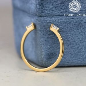 Bague de fiançailles minimaliste en moissanite plaqué or Charm Jewells, taille coussin, sertie à griffes, design géométrique, unisexe, pour usage quotidien - Product Image 6