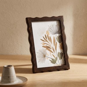 Cadres photo en bois de noyer naturel de style classique, rustiques et faits à la main, pour table. - Product Image 1