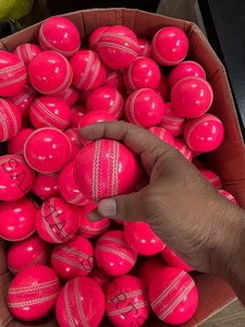 Ballon de cricket de qualité supérieure, cousu à la main, en cuir de première qualité, deux pièces, taille adulte, 156 g, rose, pour l'entraînement, logo personnalisé - Product Image 1