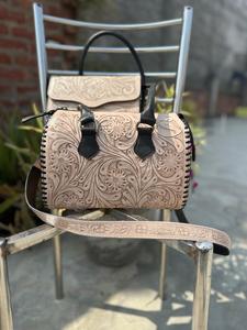 Bolsa de Viaje Ejecutiva de Cuero Hecha a Mano de Lujo con Cierre de Cremallera con Grabado Floral, Forro de Poliéster Impermeable y Diseño Duradero - Product Image 5