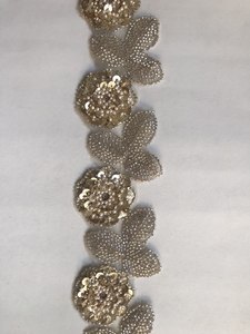 Exquisito Borde de Saree Floral Decorado a Mano, Ecológico, con Perlas y Bordado de Precisión de Lujo, 100% Premium - Product Image 3