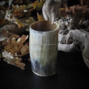 Vasos para beber vikingos hechos a mano con cuerno de búfalo y vaca, tamaño personalizado, cristal de cuerno corto, color natural - Product Image 1