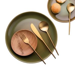 ชุดช้อนส้อมทองคำ 4 ชิ้น ของตกแต่งสำนักงานสุดหรูและอุปกรณ์เสริม เหมาะสำหรับห้องครัว ห้องรับประทานอาหาร งานเลี้ยงสังสรรค์ การจัดโต๊ะอย่างมีสไตล์ - Product Image 2