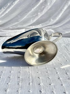 Modern Metal Gravy Boat with Handle for <b>Sauce</b> Serving - Product Image 5