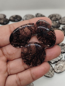 ควอตซ์รูไทล์สีดำธรรมชาติทรงหลวมแบบคาโบชอง คริสตัลบำบัดรูปทรงต่างๆ อัญมณีดิบสำหรับจักระ จิตวิญญาณ และเรกิ - Product Image 4