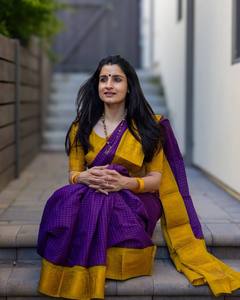 ชุดแต่งงานแบบดั้งเดิมของอินเดียใต้สีม่วงราชวงศ์สุดฮิตประจำปี 2026 สไตล์กันจิววารัม แบรนด์อันตราไลฟ์สไตล์ ผ้าไหมลิชิเนื้อนุ่ม - Product Image 3