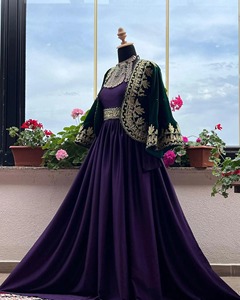 Robe traditionnelle afghane Kuchi pour femmes, robes décontractées, robe longue violette, boléro en velours vert, vêtements ethniques brodés de lourds motifs dorés - Product Image 4