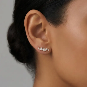 Élégantes boucles d'oreilles clous en or 14 carats avec diamants de laboratoire, minimalistes, délicates, style grimpant, bijoux fins modernes, cadeau - Product Image 1