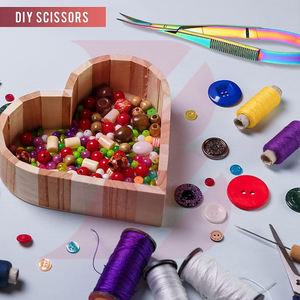 Ciseaux de beauté à ressort légers et durables en acier inoxydable à lame courbée de 4,5 pouces, couleur arc-en-ciel, avec logo personnalisé, fabriqués au Pakistan - Product Image 5