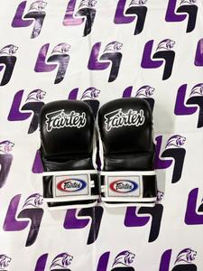 ถุงมือ MMA รุ่นล่าสุด Black Fighting ยี่ห้อ Fairtex Pro หนังแท้ ปิดนิ้วทั้งหมด ฝ่ามือเปิด ปรับสายรัดได้ น้ำหนักเบา - Product Image 1